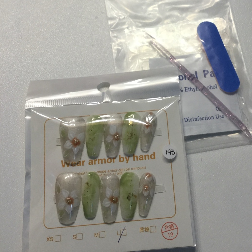 Brand New Hand Made Press on Nails # 143